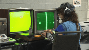b77af349-47b8-474a-a89f-c7c5740ae57b-AnattendeeenjoysagameofSnakeatRetroGameCon.APPhoto_RyanJoyce.pn_.png