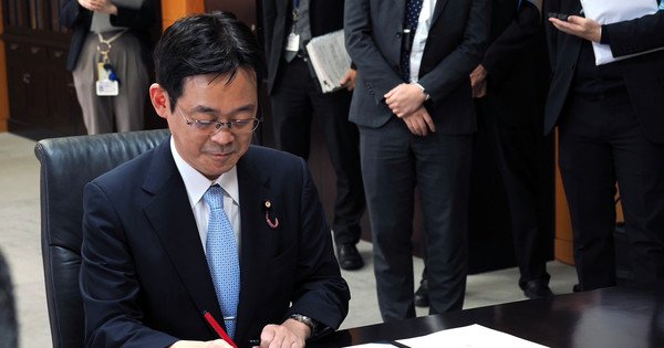 Ken Akamatsu Steps Down as Education Vice Minister