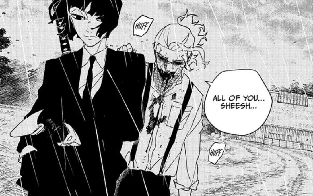 A badly hurt Shiba stands in the rain after returning to defend Kunishige in Kagurabachi chapter 128